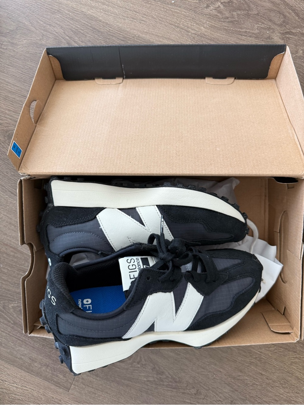 New Balance Black & White Retro Runner - Picture 2 of 2